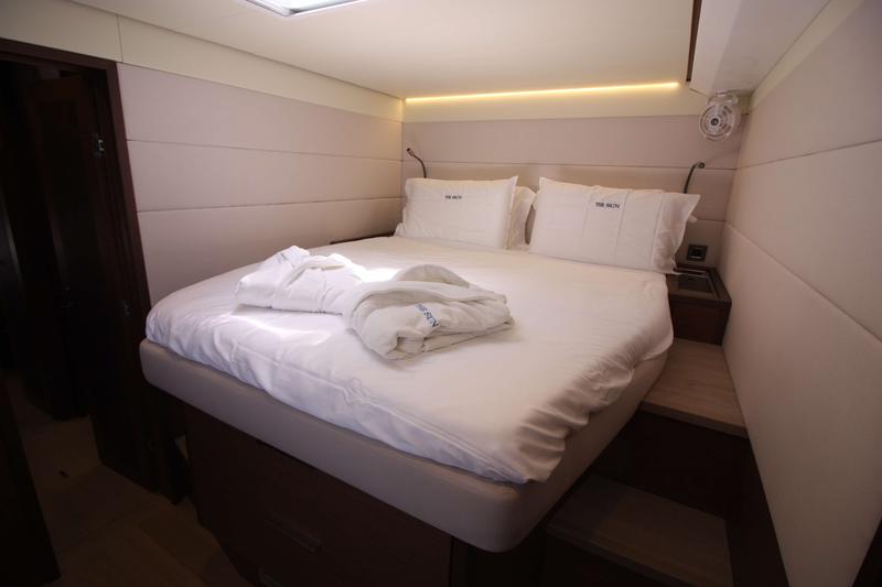 Book yachts online - catamaran - Lagoon 620 (10+3) - The Sun (AC, WM, Generator, Inverter, Tender Lift) - rent