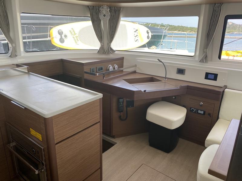 Book yachts online - catamaran - Lagoon 46 - Blue Alma (A/C, WM, Generator, Inverter 12/220V) - rent