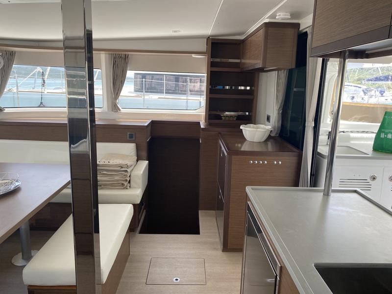 Book yachts online - catamaran - Lagoon 46 - Blue Alma (A/C, WM, Generator, Inverter 12/220V) - rent