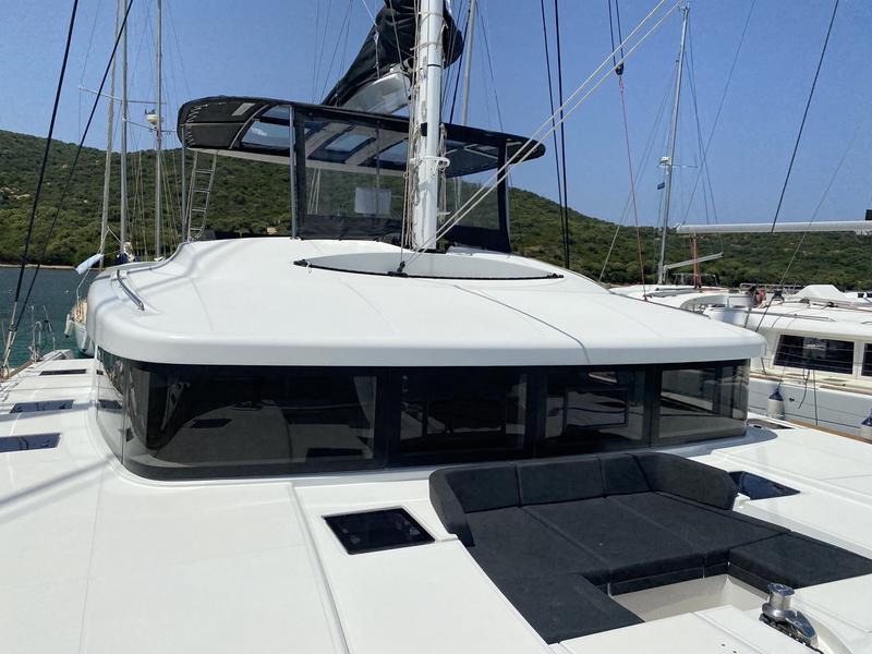 Book yachts online - catamaran - Lagoon 52F (5 cab) - Naka (GND) - rent