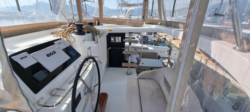 Book yachts online - catamaran - Lagoon 42 - Gamma Leonis - rent