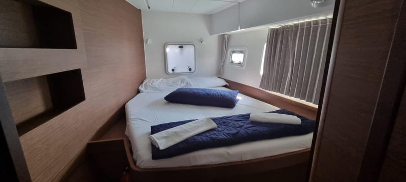 Book yachts online - catamaran - Lagoon 42 - Gamma Leonis - rent