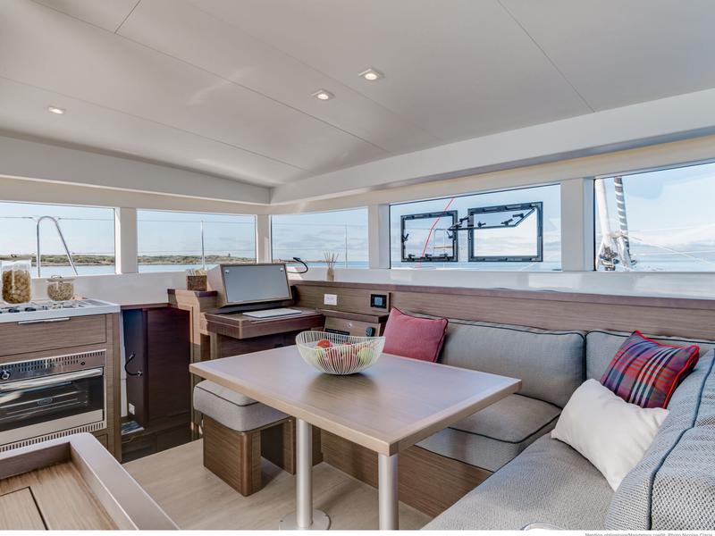 Book yachts online - catamaran - Lagoon 40 - DJ - rent
