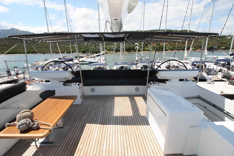 Book yachts online - catamaran - Lagoon 620 (10+3) - The Sun (SXM)  (5 cab + 3 crew) (AC, WM, Generator, Inverter, Tender Lift) - rent