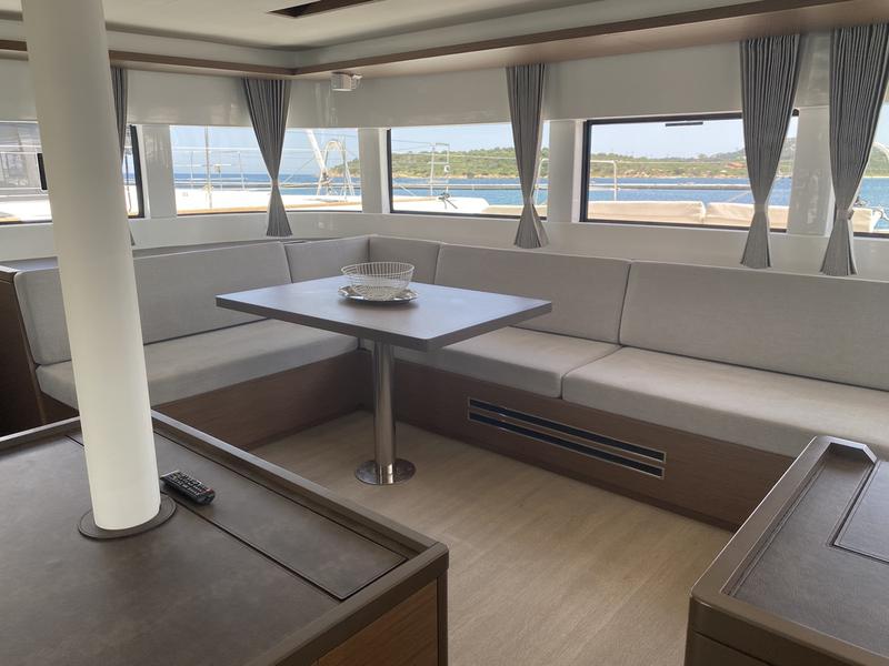 Book yachts online - catamaran - Lagoon 50 - Croda Rossa - rent