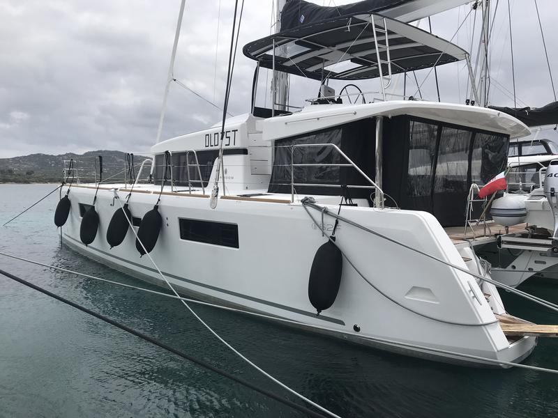 Book yachts online - catamaran - Lagoon 52F - 6 cab - Dugongo II (TOR) (6 cab + 1 crew) (A/C, WM, Generator, Inverter, Tender Lift) - rent