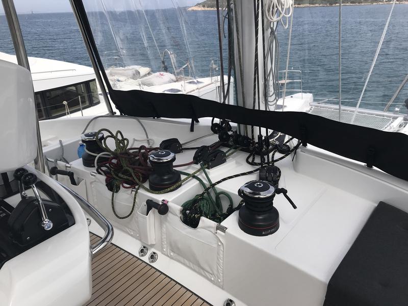 Book yachts online - catamaran - Lagoon 52F - 6 cab - Dugongo II (TOR) (6 cab + 1 crew) (A/C, WM, Generator, Inverter, Tender Lift) - rent
