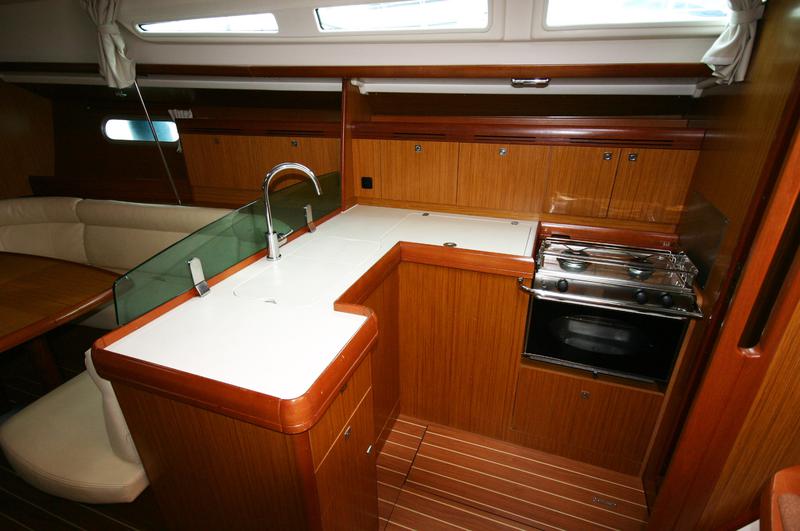 Book yachts online - sailboat - Sun Odyssey 42i - Nihal - rent