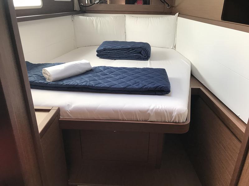 Book yachts online - catamaran - Lagoon 450F - Rigel Kentaurus (A/C, WM, Generator, Inverter) - rent