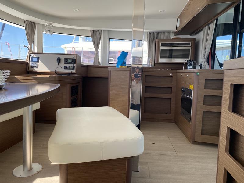 Book yachts online - catamaran - Lagoon 42 - Diadema (A/C, WM, Generator, Inverter) - rent