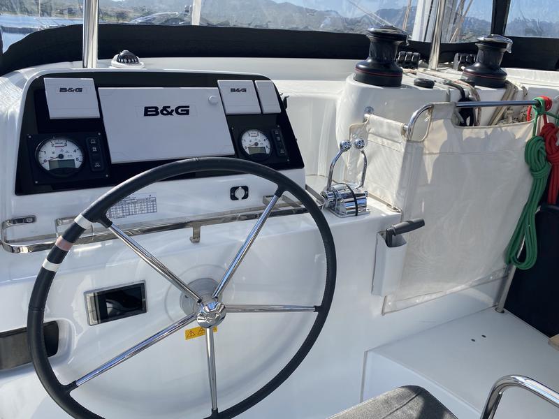 Book yachts online - catamaran - Lagoon 42 - Diadema (A/C, WM, Generator, Inverter) - rent