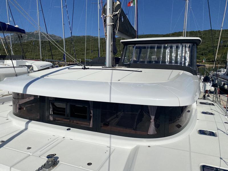 Book yachts online - catamaran - Lagoon 42 - Diadema (A/C, WM, Generator, Inverter) - rent