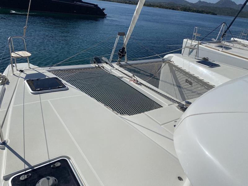 Book yachts online - catamaran - Lagoon 42 - Diadema (A/C, WM, Generator, Inverter) - rent