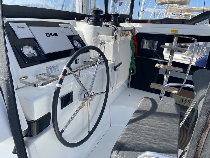 Book yachts online - catamaran - Lagoon 42 - Diadema (A/C, WM, Generator, Inverter) - rent