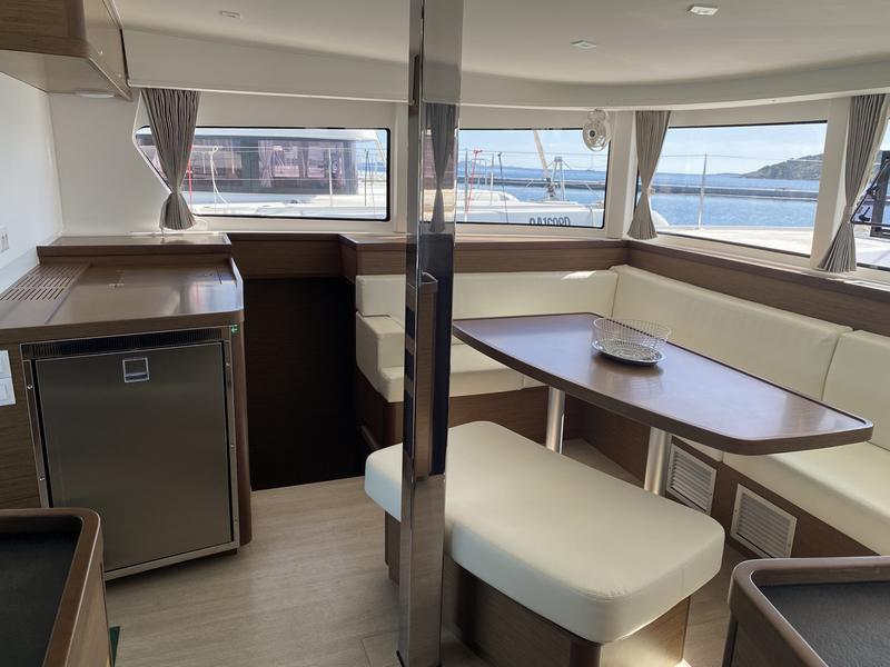 Book yachts online - catamaran - Lagoon 42 - Diadema (A/C, WM, Generator, Inverter) - rent