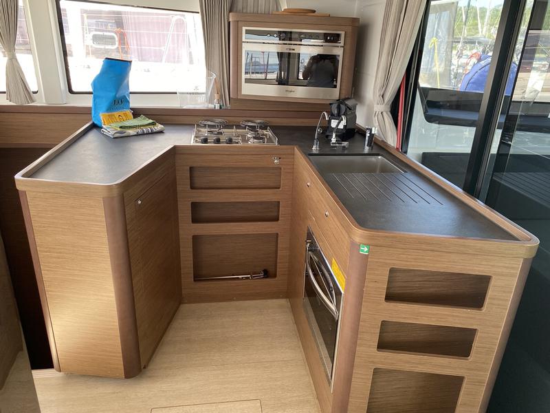 Book yachts online - catamaran - Lagoon 42 - Diadema (A/C, WM, Generator, Inverter) - rent