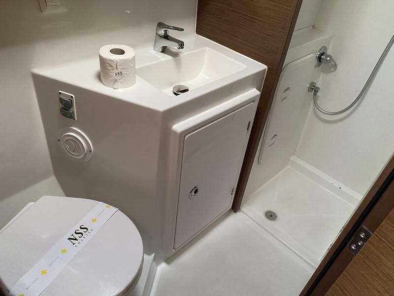 Book yachts online - catamaran - Lagoon 42 - Diadema (A/C, WM, Generator, Inverter) - rent