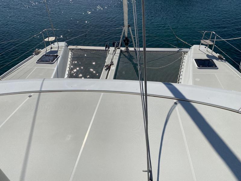 Book yachts online - catamaran - Lagoon 42 - Diadema (A/C, WM, Generator, Inverter) - rent