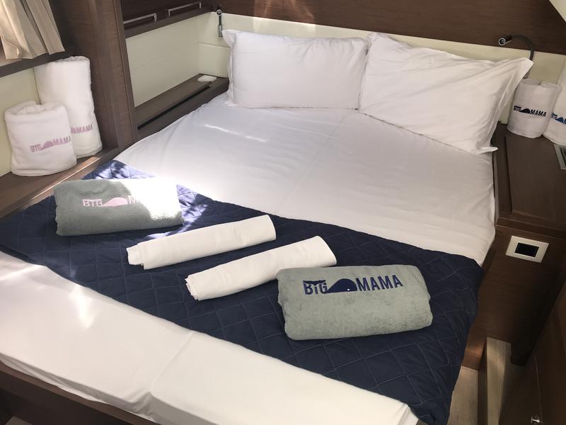 Book yachts online - catamaran - Lagoon 52F (5 cab) - Big Mama (AC, WM, Generator, Inverter, Tender Lift) - rent