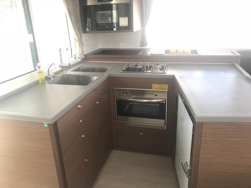 Book yachts online - catamaran - Lagoon 450F - Cor Caroli (GND) (A/C, WM, Generator, Inverter) - rent