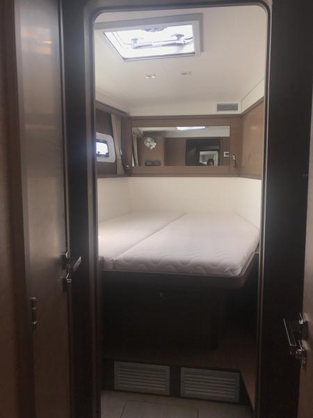 Book yachts online - catamaran - Lagoon 450F - Cor Caroli (GND) (A/C, WM, Generator, Inverter) - rent