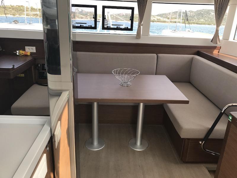 Book yachts online - catamaran - Lagoon 40 - Aquila (WM, Inverter) - rent