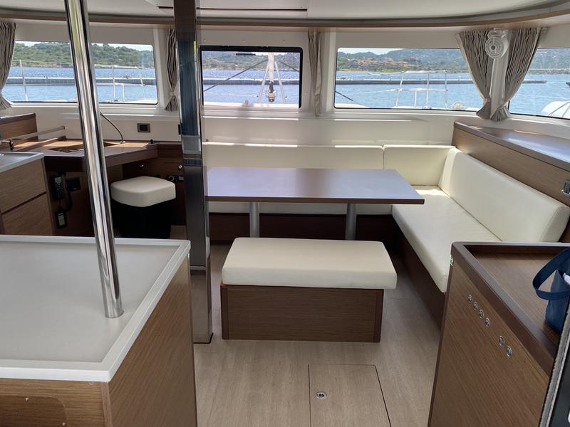 Book yachts online - catamaran - Lagoon 46 - Rolling Stones (A/C, WM, Generator, Inverter 12/220V) - rent