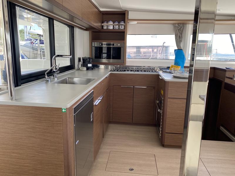 Book yachts online - catamaran - Lagoon 46 - Rolling Stones (A/C, WM, Generator, Inverter 12/220V) - rent