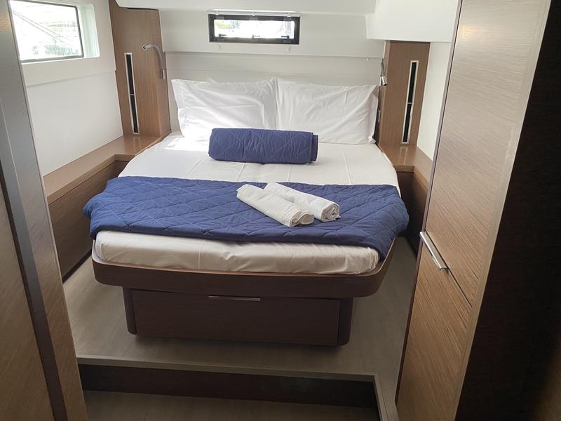 Book yachts online - catamaran - Lagoon 46 - Rolling Stones (A/C, WM, Generator, Inverter 12/220V) - rent
