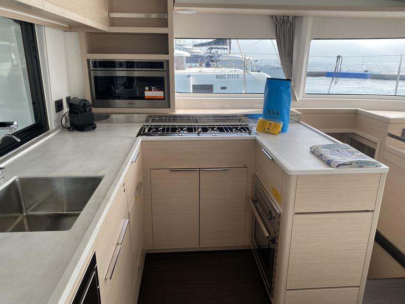 Book yachts online - catamaran - Lagoon 46 - Archè II - rent