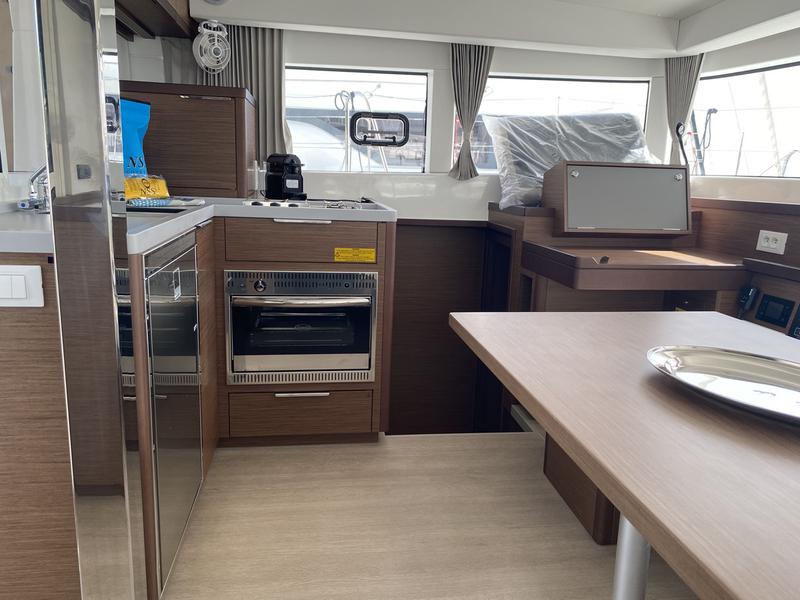 Book yachts online - catamaran - Lagoon 40 - Koralia - rent