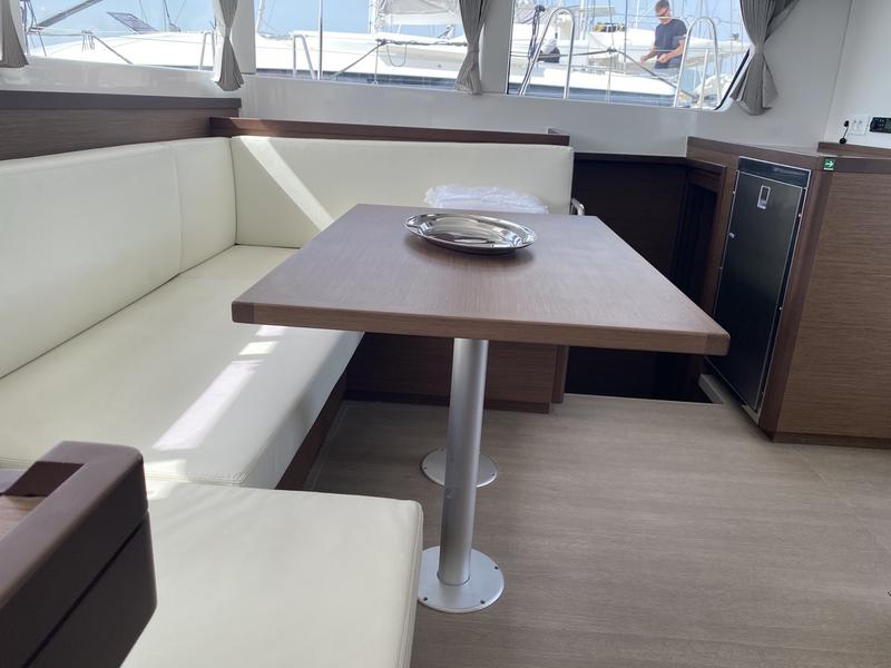 Book yachts online - catamaran - Lagoon 40 - Koralia - rent