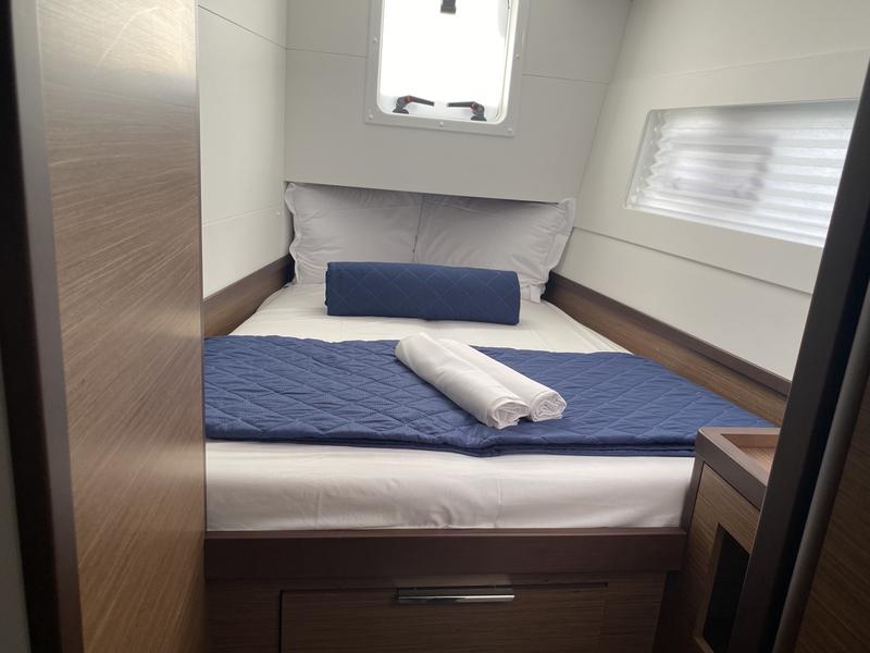 Book yachts online - catamaran - Lagoon 40 - Koralia - rent
