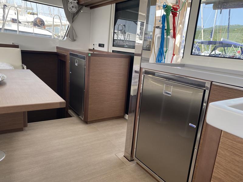 Book yachts online - catamaran - Lagoon 40 - Koralia - rent