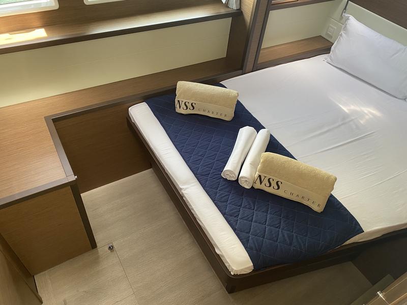 Book yachts online - catamaran - Lagoon 52F (5 cab) - Naka (SXM) - rent