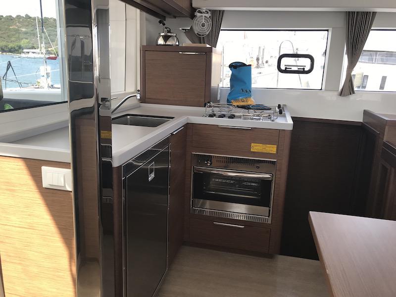 Book yachts online - catamaran - Lagoon 40 - Orso di Mare (WM, Inverter) - rent