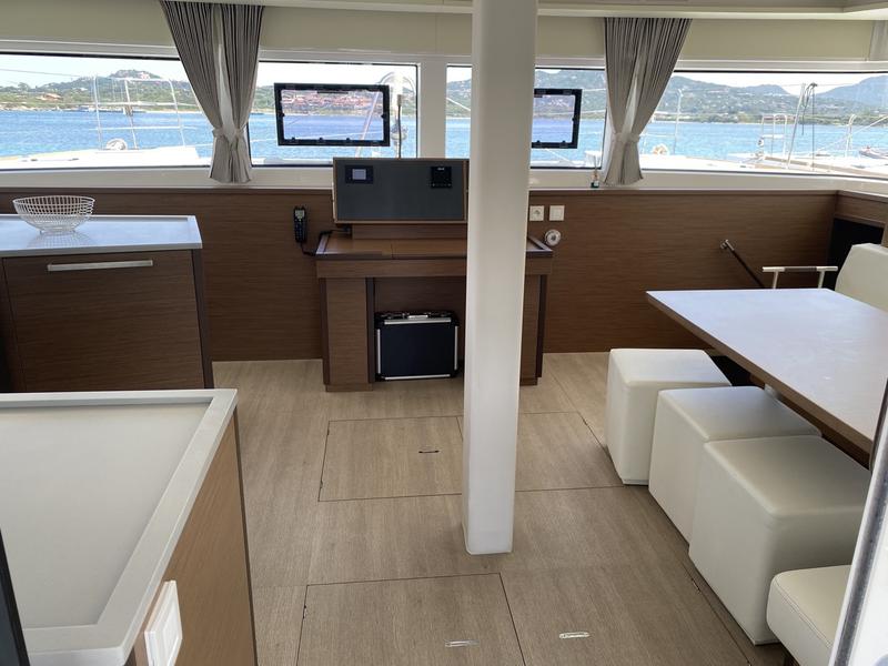 Book yachts online - catamaran - Lagoon 52F (5 cab) - Naka (MAR) - rent