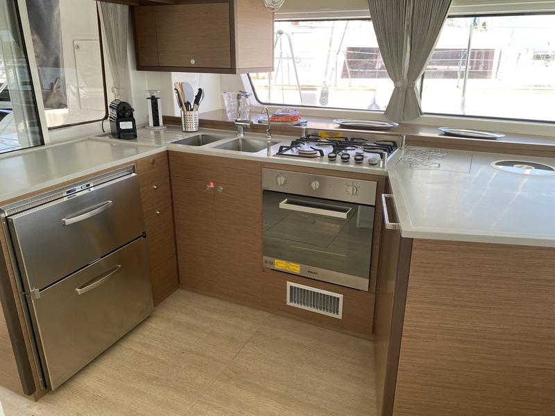 Book yachts online - catamaran - Lagoon 52F (5 cab) - Naka (MAR) - rent