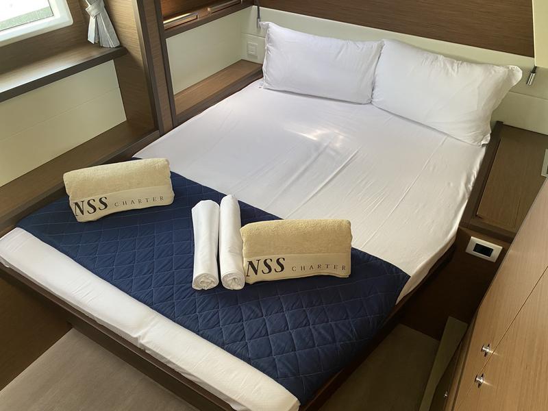 Book yachts online - catamaran - Lagoon 52F (5 cab) - Naka (MAR) - rent