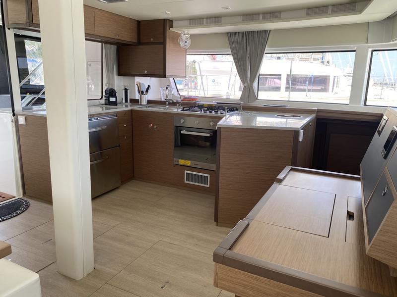 Book yachts online - catamaran - Lagoon 52F (5 cab) - Naka (MAR) - rent