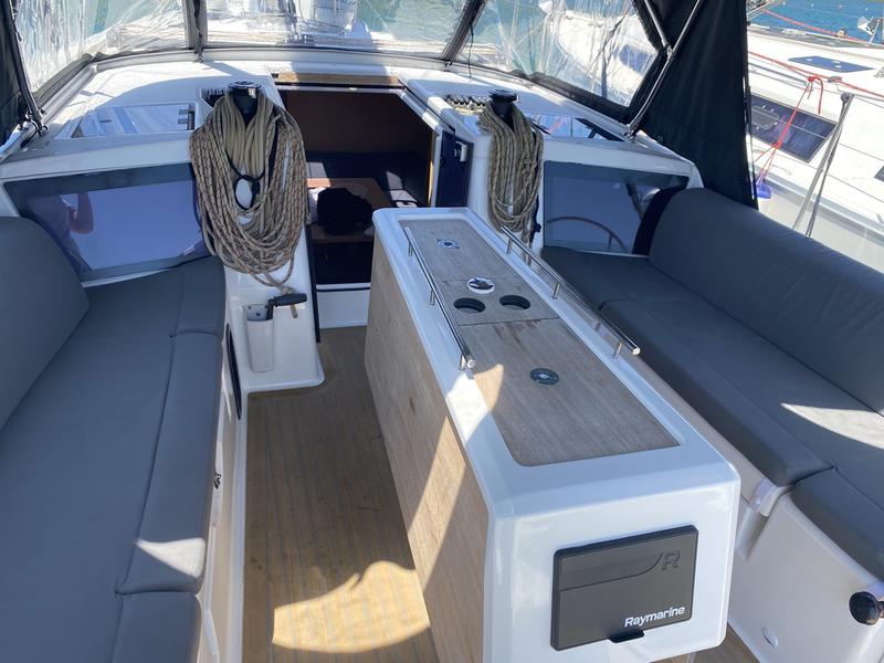 Book yachts online - sailboat - Dufour 390 Grand Large - Musica - rent