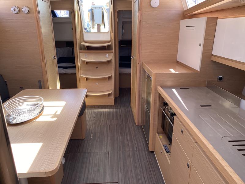 Book yachts online - sailboat - Dufour 390 Grand Large - Musica - rent