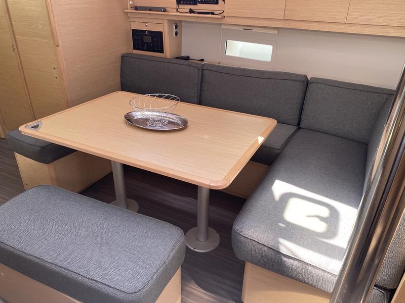 Book yachts online - sailboat - Dufour 430 Grand Large - Pavo - rent