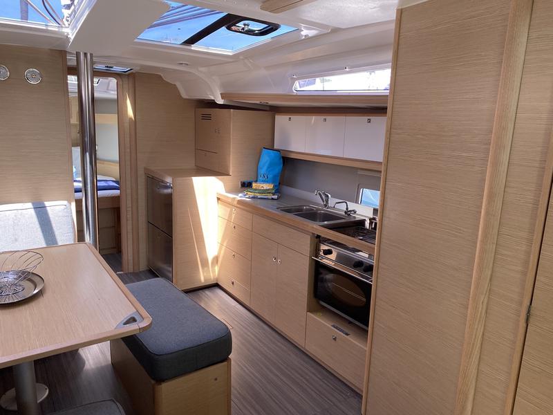 Book yachts online - sailboat - Dufour 430 Grand Large - Pavo - rent