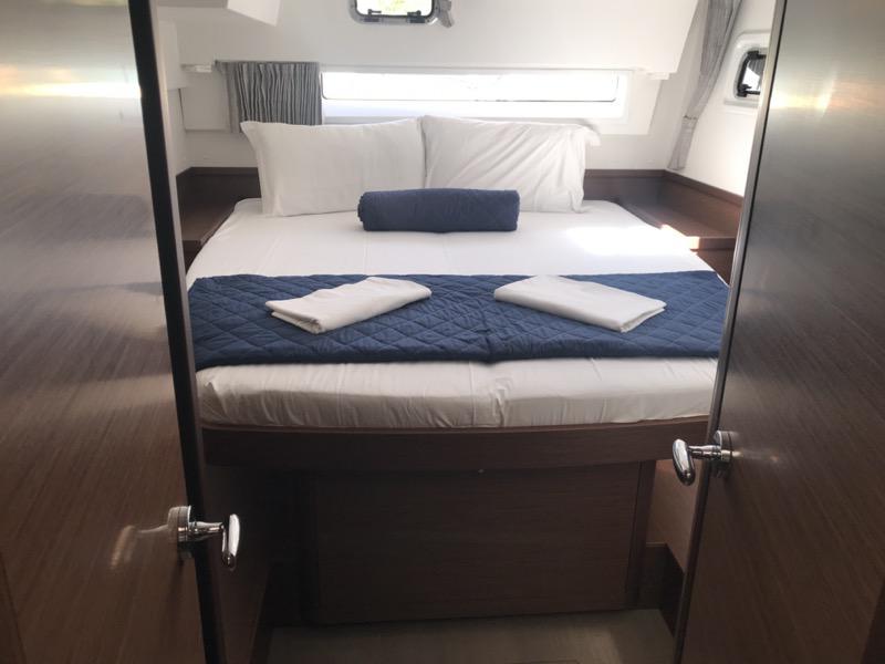 Book yachts online - catamaran - Lagoon 42 - Zippiri (WM, Inverter, Heating) - rent