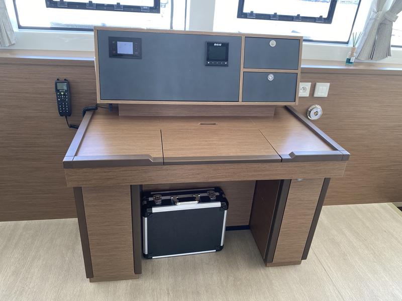 Book yachts online - catamaran - Lagoon 52F (5 cab) - NAKA (ANU) - rent