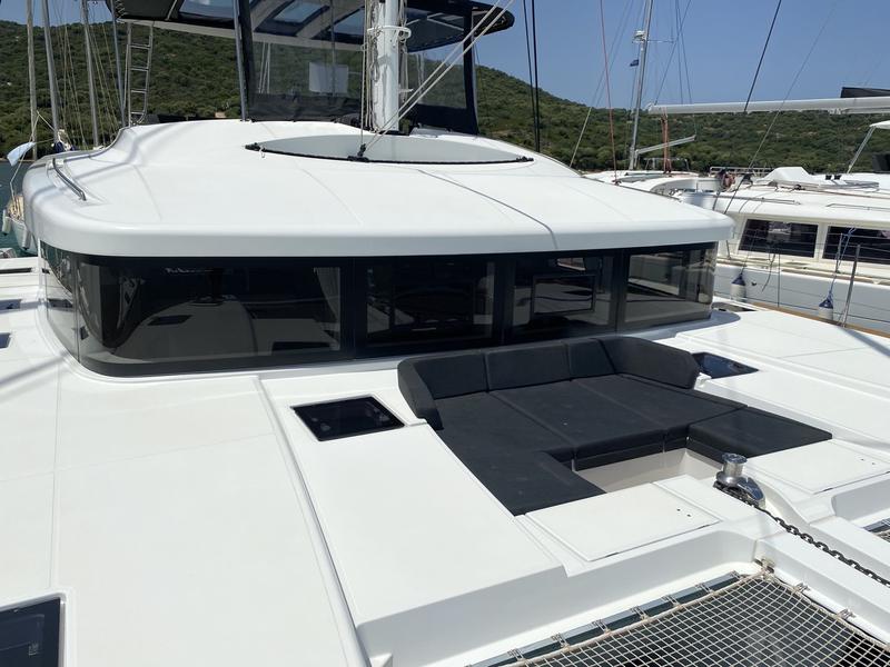 Book yachts online - catamaran - Lagoon 52F (5 cab) - NAKA (ANU) - rent