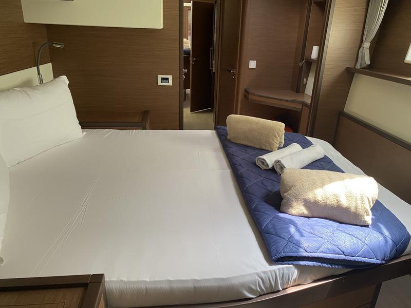 Book yachts online - catamaran - Lagoon 52F (5 cab) - NAKA (ANU) - rent