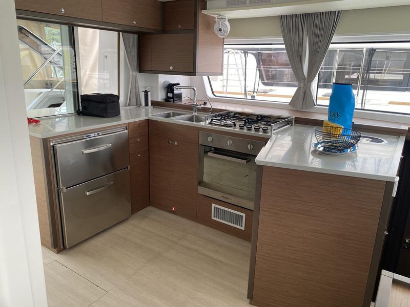 Book yachts online - catamaran - Lagoon 52F (5 cab) - Big Daddy - rent