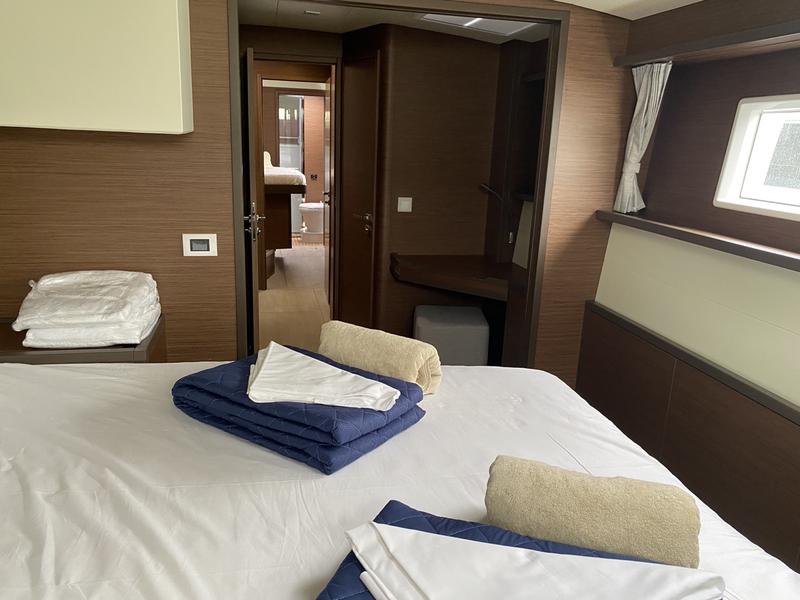 Book yachts online - catamaran - Lagoon 52F (5 cab) - Big Daddy - rent